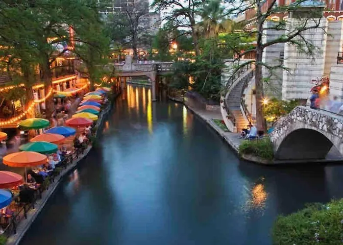 Downtown Sa Cozy & Central 2 Bedroom Apt