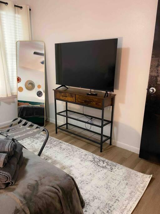 Downtown Sa Cozy & 2 Bedroom Apartment *